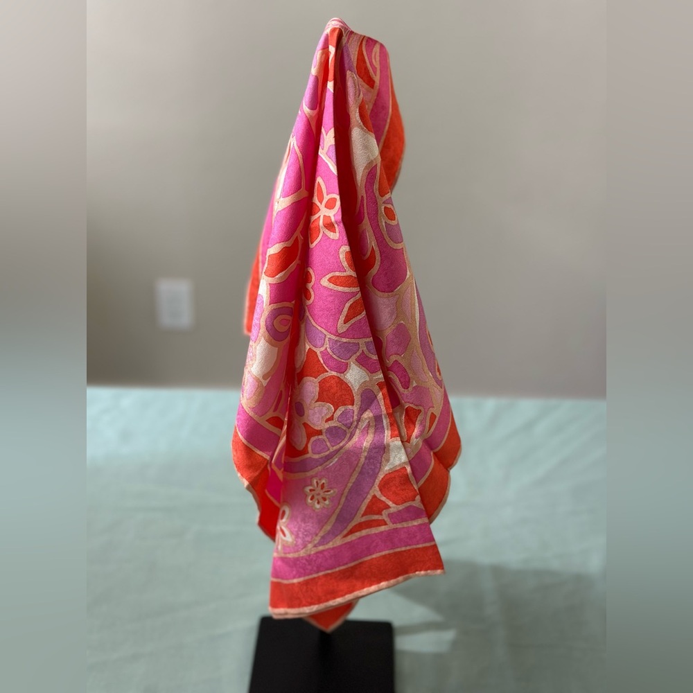 Authentic new Jim Thompson Elegant Pink and Orange Floral Scarf- silk